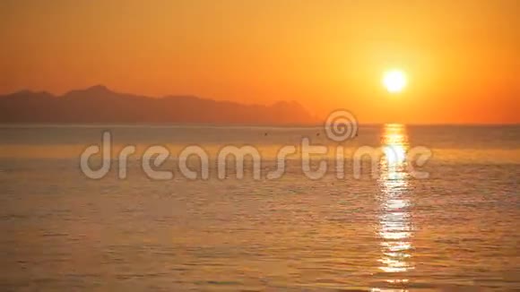 圣托里尼岛美丽的日出视频的预览图
