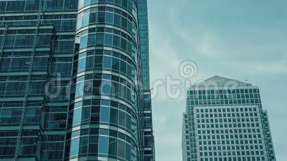 伦敦城建立了现代化的办公大楼视频的预览图