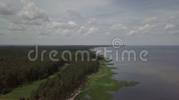 拉脱维亚空中观景乡村无人机顶景4KUHD视频视频的预览图