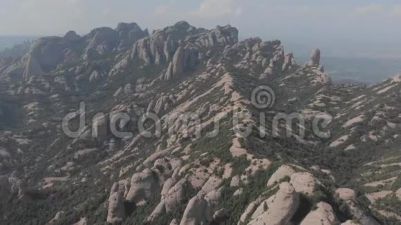 蒙特塞拉特加泰罗尼亚西班牙山顶洞观圣卡瓦德蒙特塞拉特或夏季蒙特塞拉特圣洞视频的预览图