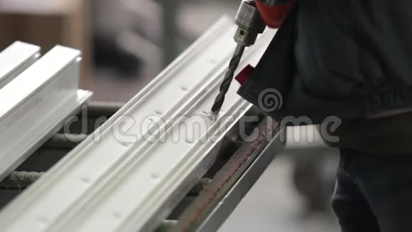 工厂为PVC门窗生产视频的预览图