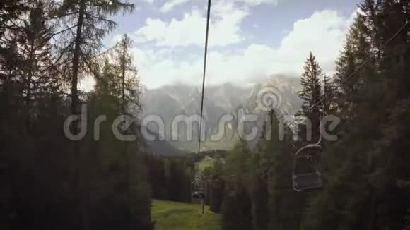意大利奥隆佐迪卡多夏天的山电梯视频的预览图