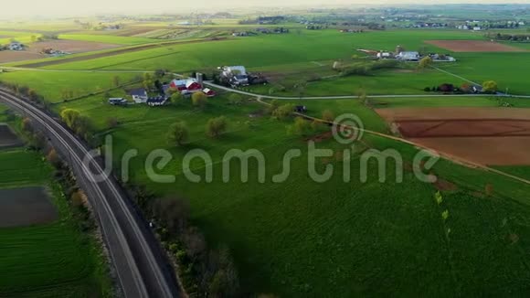 阿姆什农村和农场如Drone所见视频的预览图