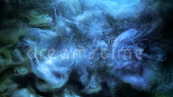 墨水混合魔法雾蓝色闪光蒸汽丙烯酸视频的预览图