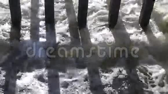 河坝水溅背景视频的预览图