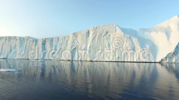 格陵兰北冰洋冰山融化视频的预览图