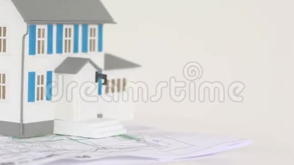 房子模型和计划一起转动视频的预览图