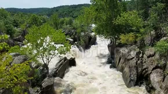 大瀑布的波托马克河视频的预览图