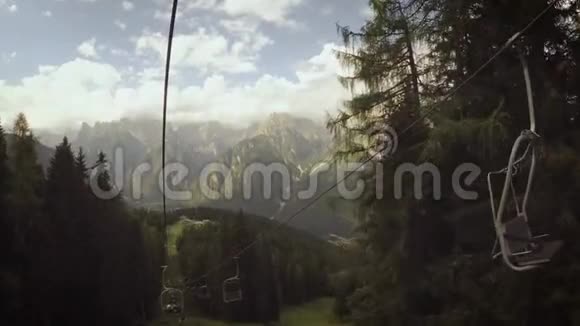 意大利奥隆佐迪卡多夏天的山电梯视频的预览图