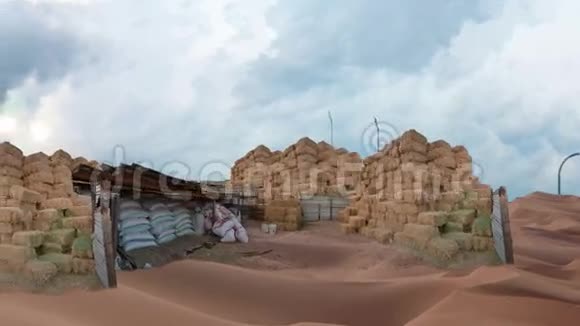 阴天的沙漠农场视频的预览图