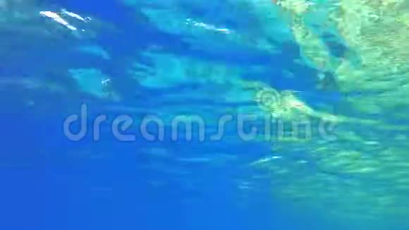 美丽的深蓝色地中海视频的预览图