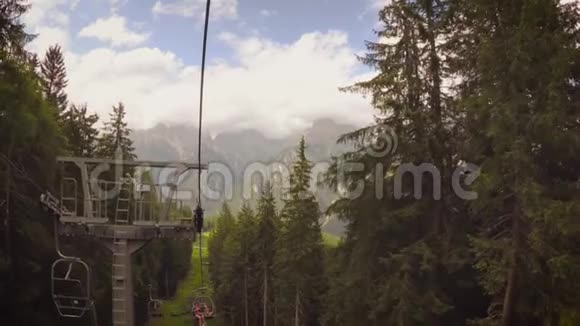意大利奥隆佐迪卡多夏天的山提视频的预览图