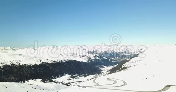 美丽的意大利阿尔卑斯山雪山景观滑雪胜地4k视频的预览图