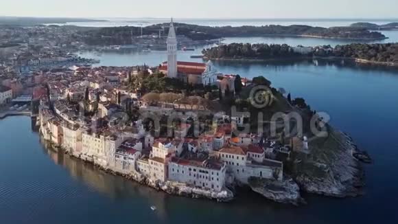 从空中俯瞰克罗地亚伊斯特拉的罗维尼视频的预览图