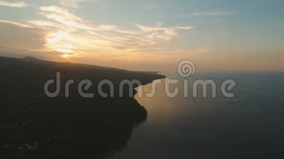 海上日落印度尼西亚巴厘视频的预览图