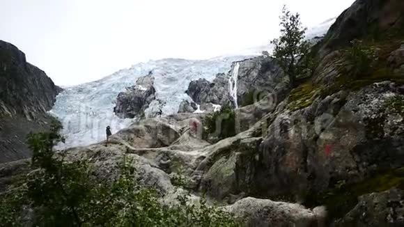 蓝冰冰川前布尔冰川挪威视频的预览图