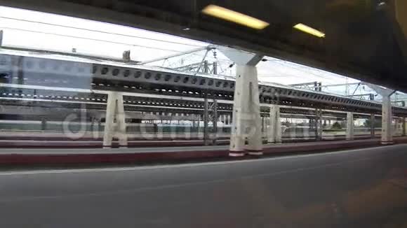 坐火车旅行视频的预览图