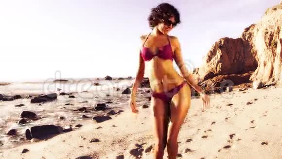 很漂亮的沙滩舞者视频的预览图