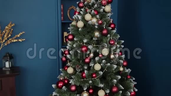 很漂亮的圣诞树和玩具视频的预览图