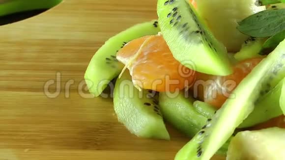 混合新鲜健康水果视频的预览图