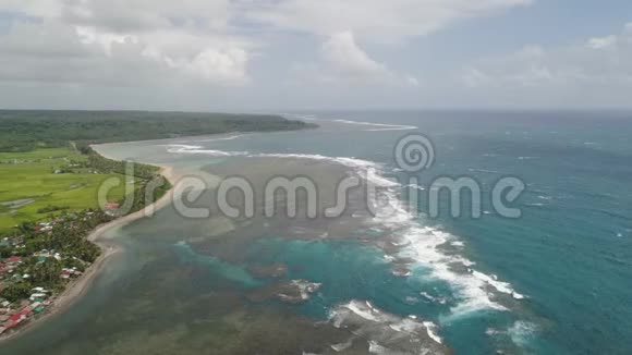 有海滩和大海的海景菲律宾卢松视频的预览图