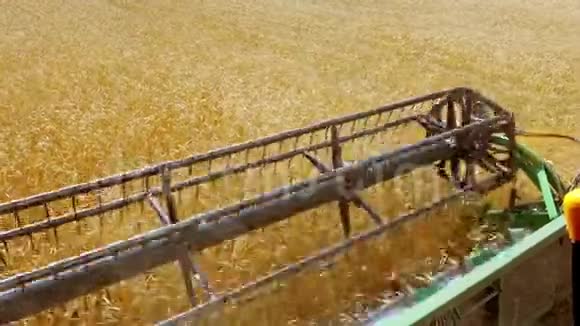 工业耕作收获景观与结合视频的预览图
