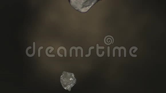 坠落岩石动画视频的预览图