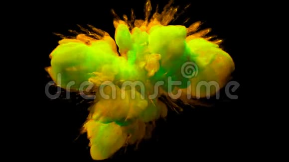 绿色黄色爆炸五颜六色的烟雾粉末爆炸流体墨水阿尔法哑光视频的预览图
