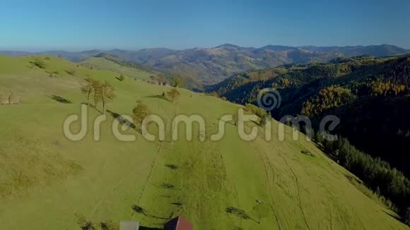 飞越喀尔巴阡山脉视频的预览图