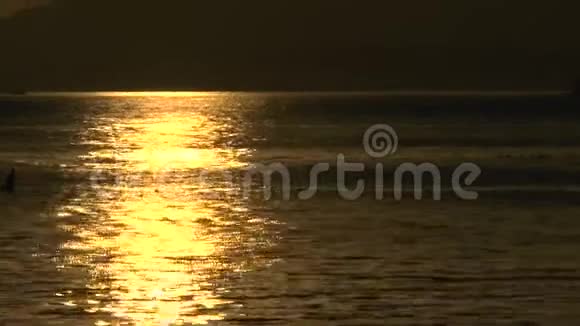 高拉克海滩日落视频的预览图