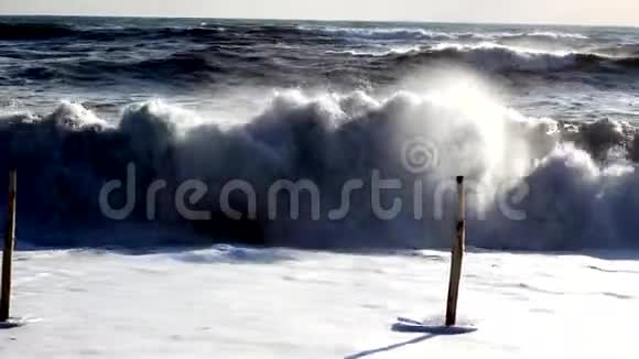 风暴海上海岸视频的预览图
