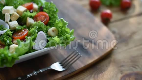 健康食品和混合蔬菜沙拉视频的预览图