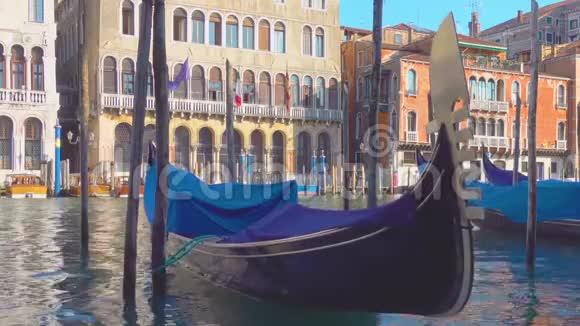 威尼斯大运河上的贡多拉斯视频的预览图
