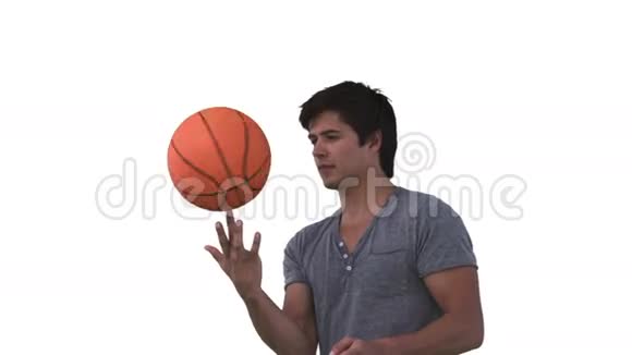一个人慢动作打篮球视频的预览图