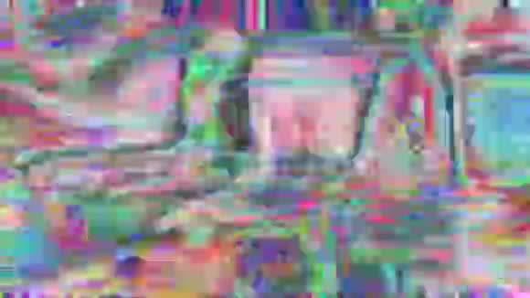 抽象迷幻动态怀旧彩虹背景视频的预览图