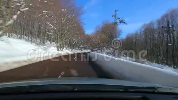 开着车雪景视频的预览图