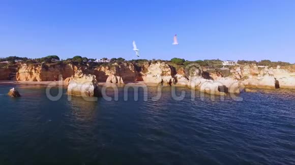 葡萄牙普拉亚特雷斯伊尔莫斯航空公司视频的预览图