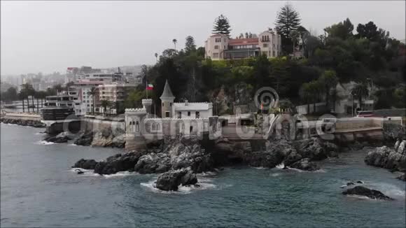 智利城市和海滩的鸟瞰图视频的预览图