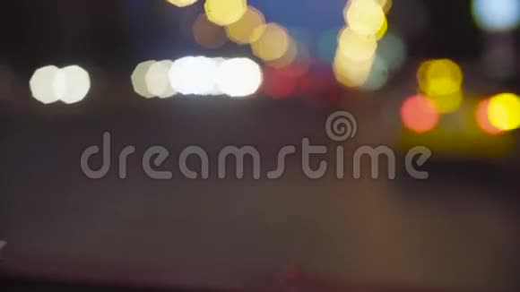 莫斯科夜间交通灯离焦视频的预览图