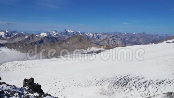 高加索山脉的景观视频的预览图