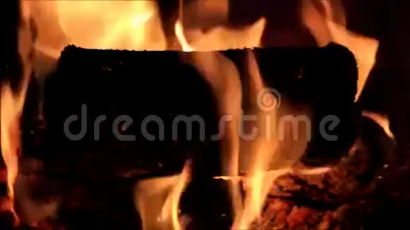 家里的壁炉视频的预览图