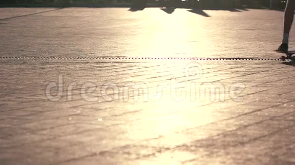 慢动作滑板技巧视频的预览图