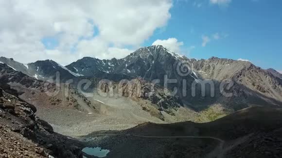 谷山景观吉尔吉斯斯坦视频的预览图