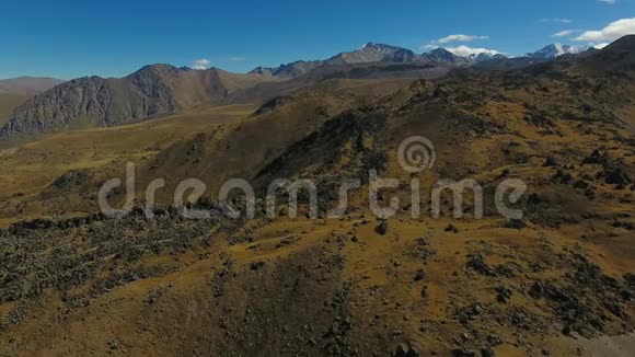 高加索山脉的空中景观视频的预览图