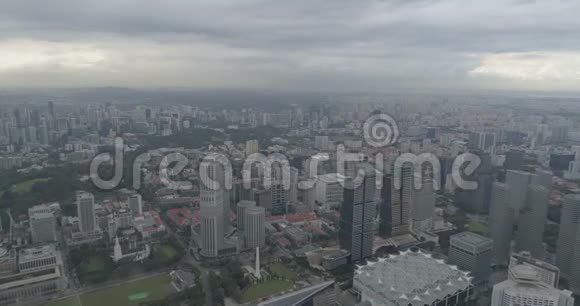 阴天期间新加坡的鸟瞰图视频的预览图