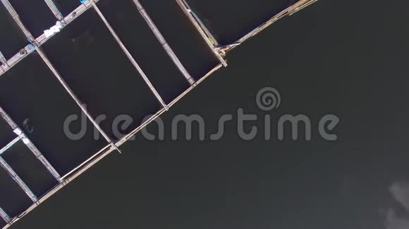 竹屋建在湖中央视频的预览图