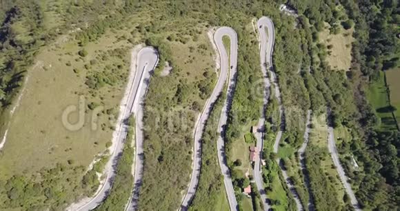 从Nembro村到Selvino的意大利山路无人机航景图视频的预览图