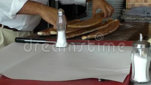 传统餐土耳其皮塔皮德视频的预览图