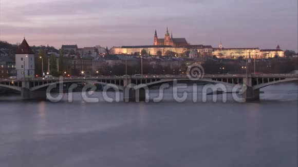 布拉格城堡日落全景视频的预览图