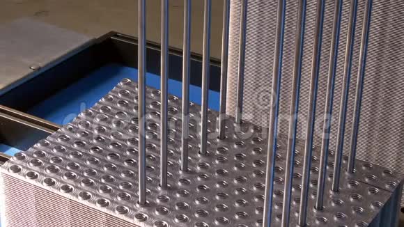 工业数控机床金属散热器的制造视频的预览图